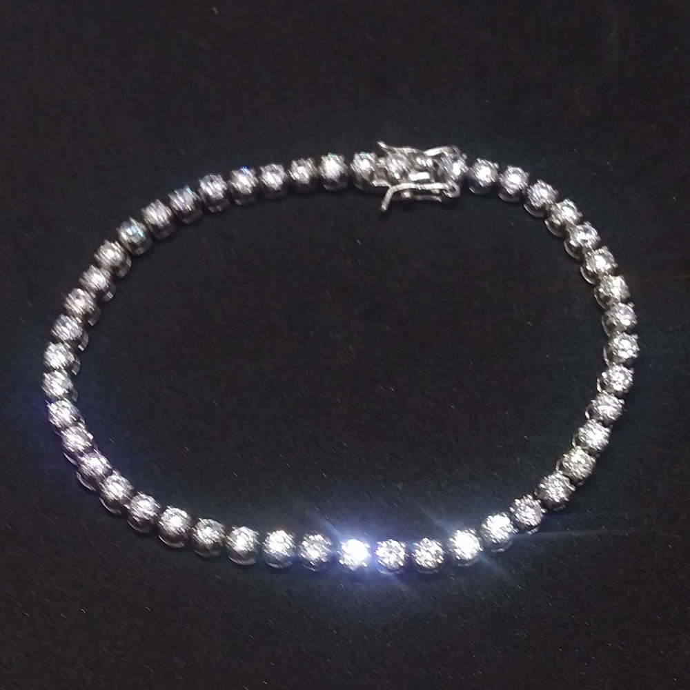 Bracelet white diamond stone.